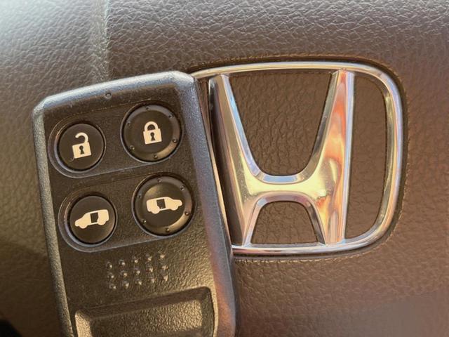 ステップワゴン Ｇ　ＨＩＤエディション　両側電動ドア　禁煙車　ＨＩＤヘッド　オートライト　ＥＴＣ　オートエアコン　ＣＤ　ＤＶＤ再生　バックカメラ　電動格納ドアミラー　キーレスキー　シートリフター　シートベルトアジャスター　前席バニティミラー（8枚目）