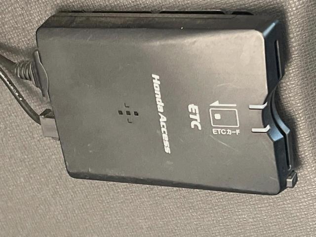 ステップワゴン Ｇ　ＨＩＤエディション　両側電動ドア　禁煙車　ＨＩＤヘッド　オートライト　ＥＴＣ　オートエアコン　ＣＤ　ＤＶＤ再生　バックカメラ　電動格納ドアミラー　キーレスキー　シートリフター　シートベルトアジャスター　前席バニティミラー（9枚目）