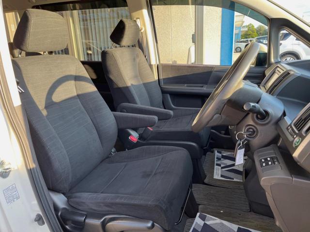 ステップワゴン Ｇ　ＨＩＤエディション　両側電動ドア　禁煙車　ＨＩＤヘッド　オートライト　ＥＴＣ　オートエアコン　ＣＤ　ＤＶＤ再生　バックカメラ　電動格納ドアミラー　キーレスキー　シートリフター　シートベルトアジャスター　前席バニティミラー（10枚目）