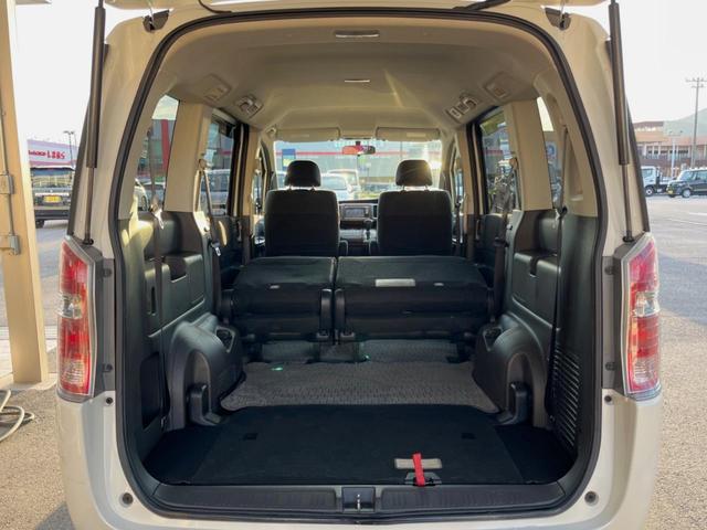 ステップワゴン Ｇ　ＨＩＤエディション　両側電動ドア　禁煙車　ＨＩＤヘッド　オートライト　ＥＴＣ　オートエアコン　ＣＤ　ＤＶＤ再生　バックカメラ　電動格納ドアミラー　キーレスキー　シートリフター　シートベルトアジャスター　前席バニティミラー（13枚目）