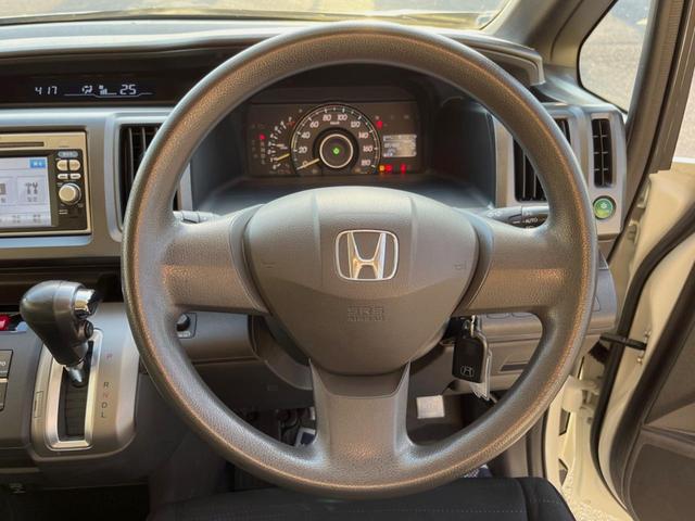 ステップワゴン Ｇ　ＨＩＤエディション　両側電動ドア　禁煙車　ＨＩＤヘッド　オートライト　ＥＴＣ　オートエアコン　ＣＤ　ＤＶＤ再生　バックカメラ　電動格納ドアミラー　キーレスキー　シートリフター　シートベルトアジャスター　前席バニティミラー（22枚目）