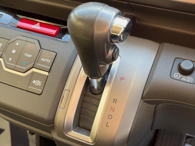 ステップワゴン Ｇ　ＨＩＤエディション　両側電動ドア　禁煙車　ＨＩＤヘッド　オートライト　ＥＴＣ　オートエアコン　ＣＤ　ＤＶＤ再生　バックカメラ　電動格納ドアミラー　キーレスキー　シートリフター　シートベルトアジャスター　前席バニティミラー（25枚目）