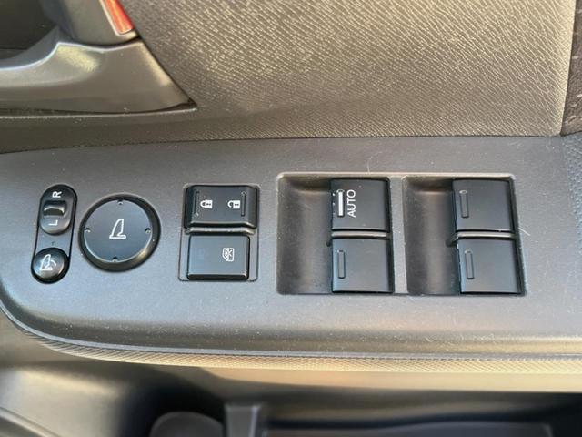 ステップワゴン Ｇ　ＨＩＤエディション　両側電動ドア　禁煙車　ＨＩＤヘッド　オートライト　ＥＴＣ　オートエアコン　ＣＤ　ＤＶＤ再生　バックカメラ　電動格納ドアミラー　キーレスキー　シートリフター　シートベルトアジャスター　前席バニティミラー（27枚目）