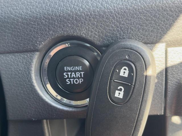 便利なキーレス＆プッシュスタートシステム♪この電子キーを携帯しているだけで簡単にエンジンの始動やドアの解錠、施錠が可能です！また万が一の時も安心なエンジンイモビライザーもついてます！