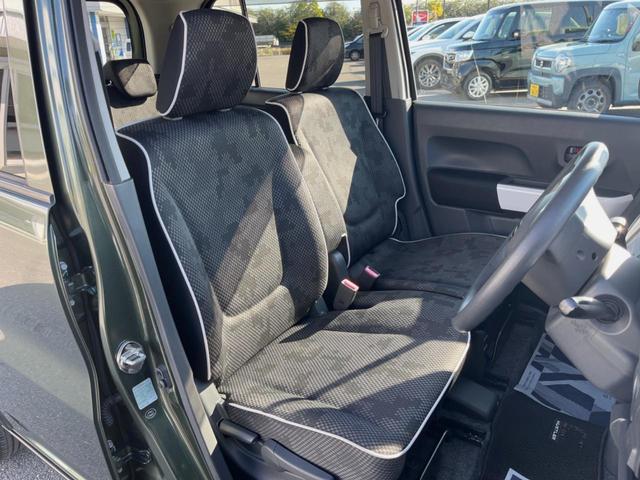 運転席シート廻りは使用感も少なく、良好な状態となっています。前オーナー様が丁寧に使っていたことがよくわかりますね。