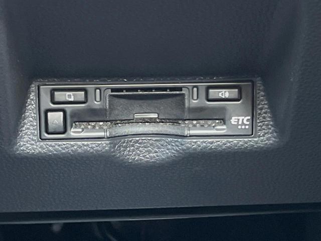 ヤリスクロス ハイブリッドZ 純正8型ナビ 全周囲カメラ 衝突被害軽減装置 レーダークルーズ 禁煙車 ドラレコ コーナーセンサー LEDヘッド ETC 純正18インチアルミ オートライト 前席シートヒーター ステアリングヒーター(6枚目)