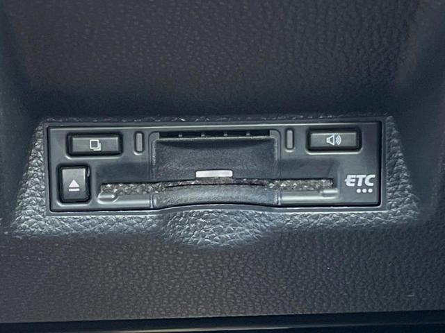 ヤリスクロス ハイブリッドZ 純正8型ナビ 全周囲カメラ 衝突被害軽減装置 レーダークルーズ 禁煙車 ドラレコ コーナーセンサー LEDヘッド ETC 純正18インチアルミ オートライト 前席シートヒーター ステアリングヒータ(5枚目)