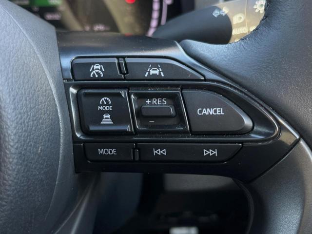 ヤリスクロス ハイブリッドZ 純正8型ナビ 全周囲カメラ 衝突被害軽減装置 レーダークルーズ 禁煙車 ドラレコ コーナーセンサー LEDヘッド ETC 純正18インチアルミ オートライト 前席シートヒーター ステアリングヒータ(8枚目)