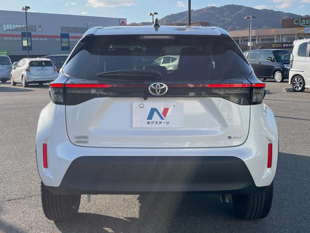 ヤリスクロス ハイブリッドZ 純正8型ナビ 全周囲カメラ 衝突被害軽減装置 レーダークルーズ 禁煙車 ドラレコ コーナーセンサー LEDヘッド ETC 純正18インチアルミ オートライト 前席シートヒーター ステアリングヒータ(17枚目)