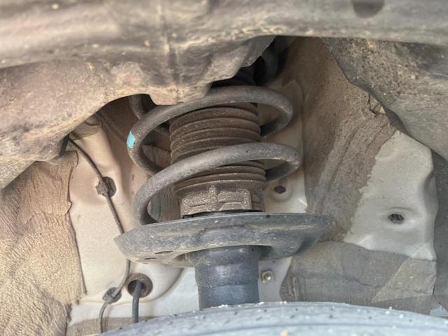 ヤリスクロス ハイブリッドZ 純正8型ナビ 全周囲カメラ 衝突被害軽減装置 レーダークルーズ 禁煙車 ドラレコ コーナーセンサー LEDヘッド ETC 純正18インチアルミ オートライト 前席シートヒーター ステアリングヒータ(21枚目)