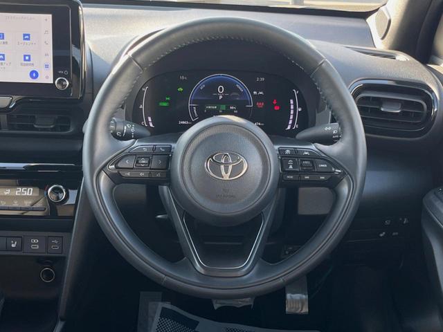 ヤリスクロス ハイブリッドZ 純正8型ナビ 全周囲カメラ 衝突被害軽減装置 レーダークルーズ 禁煙車 ドラレコ コーナーセンサー LEDヘッド ETC 純正18インチアルミ オートライト 前席シートヒーター ステアリングヒータ(22枚目)