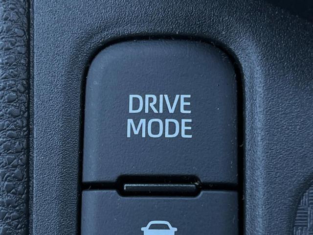 ヤリスクロス ハイブリッドZ 純正8型ナビ 全周囲カメラ 衝突被害軽減装置 レーダークルーズ 禁煙車 ドラレコ コーナーセンサー LEDヘッド ETC 純正18インチアルミ オートライト 前席シートヒーター ステアリングヒータ(33枚目)