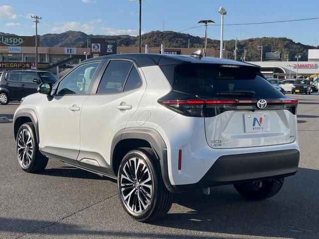 ヤリスクロス ハイブリッドZ 純正8型ナビ 全周囲カメラ 衝突被害軽減装置 レーダークルーズ 禁煙車 ドラレコ コーナーセンサー LEDヘッド ETC 純正18インチアルミ オートライト 前席シートヒーター ステアリングヒータ(49枚目)