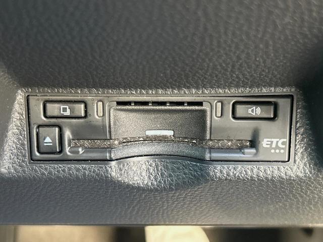 ヤリスクロス ハイブリッドZ 純正8型ナビ 全周囲カメラ 衝突被害軽減装置 レーダークルーズ 禁煙車 ドラレコ コーナーセンサー LEDヘッド ETC 純正18インチアルミ オートライト 前席シートヒーター ステアリングヒーター(5枚目)