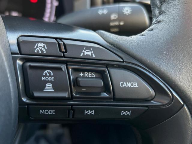 ヤリスクロス ハイブリッドZ 純正8型ナビ 全周囲カメラ 衝突被害軽減装置 レーダークルーズ 禁煙車 ドラレコ コーナーセンサー LEDヘッド ETC 純正18インチアルミ オートライト 前席シートヒーター ステアリングヒーター(9枚目)