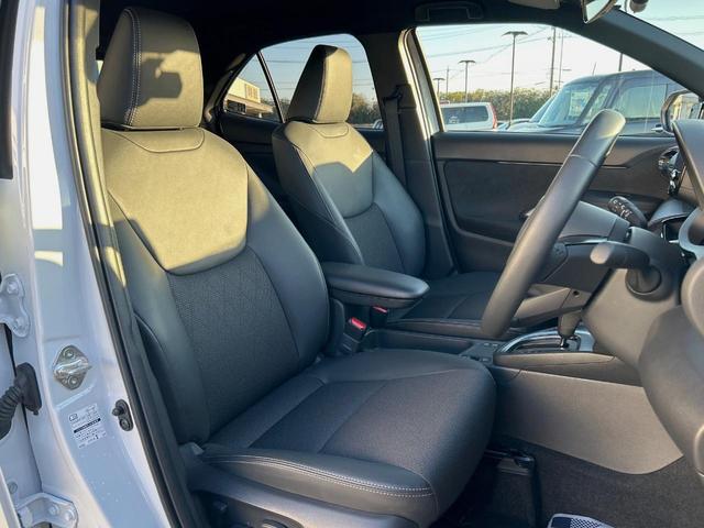 ヤリスクロス ハイブリッドZ 純正8型ナビ 全周囲カメラ 衝突被害軽減装置 レーダークルーズ 禁煙車 ドラレコ コーナーセンサー LEDヘッド ETC 純正18インチアルミ オートライト 前席シートヒーター ステアリングヒーター(11枚目)