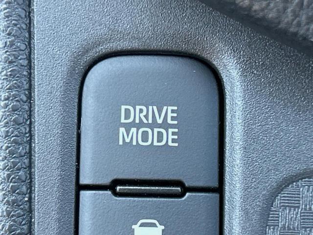 ヤリスクロス ハイブリッドZ 純正8型ナビ 全周囲カメラ 衝突被害軽減装置 レーダークルーズ 禁煙車 ドラレコ コーナーセンサー LEDヘッド ETC 純正18インチアルミ オートライト 前席シートヒーター ステアリングヒーター(32枚目)