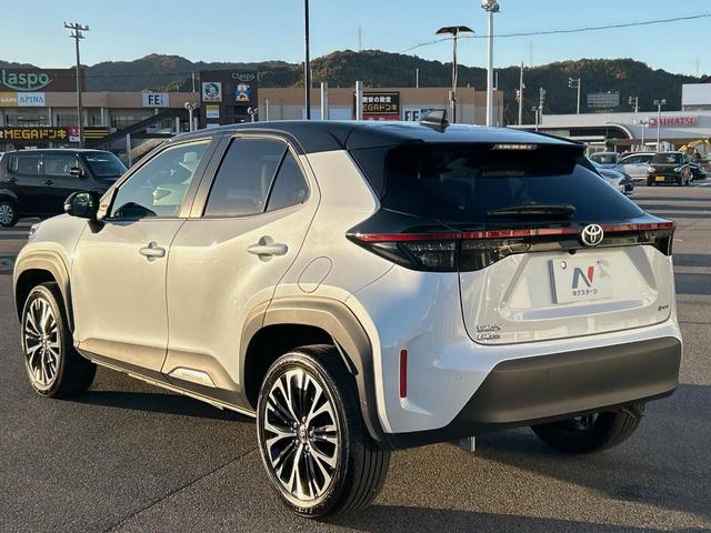 ヤリスクロス ハイブリッドZ 純正8型ナビ 全周囲カメラ 衝突被害軽減装置 レーダークルーズ 禁煙車 ドラレコ コーナーセンサー LEDヘッド ETC 純正18インチアルミ オートライト 前席シートヒーター ステアリングヒーター(54枚目)