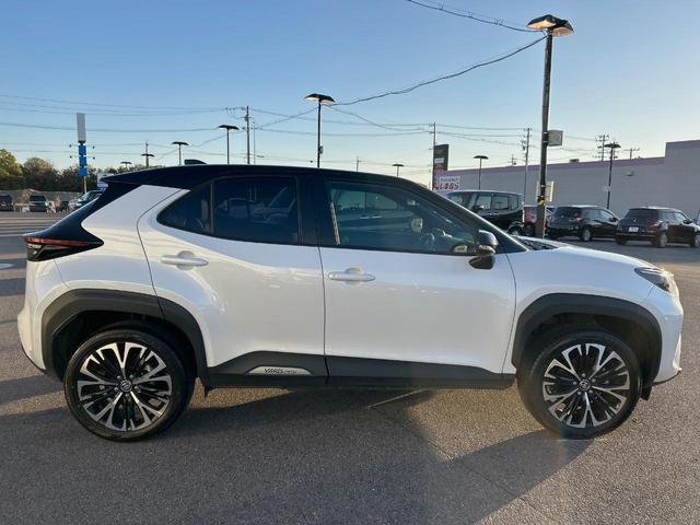 ヤリスクロス ハイブリッドZ 純正8型ナビ 全周囲カメラ 衝突被害軽減装置 レーダークルーズ 禁煙車 ドラレコ コーナーセンサー LEDヘッド ETC 純正18インチアルミ オートライト 前席シートヒーター ステアリングヒーター(55枚目)