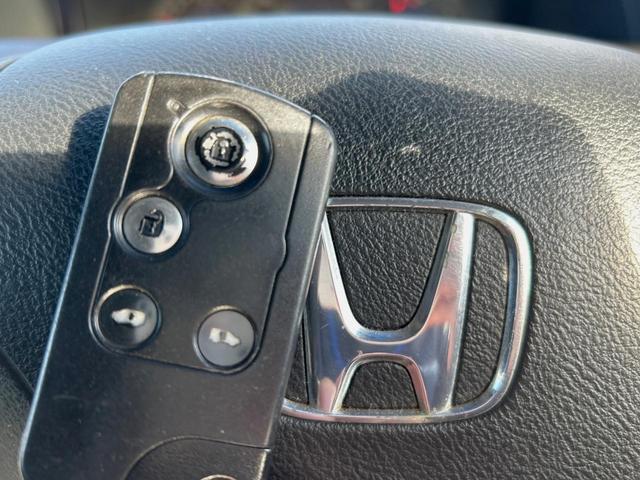 �y�g���������X�}�[�g�L�[�z�J�o����|�P�b�g�ɓ��ꂽ�܂܂ł��h�A�̎{���E�������\�ȃX�}�[�g�L�[�𑕔��B�G���W���̃I���E�I�t�����J�M�����o���K�v����������Ƃ��Ă��֗��ł���