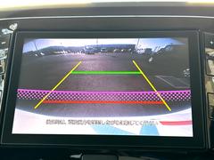 【バックカメラ】駐車時に後方がリアルタイム映像で確認できます。大型商業施設や立体駐車場での駐車時や、夜間のバック時に大活躍！運転スキルに関わらず、今や必須となった装備のひとつです！ 4