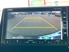 【バックカメラ】駐車時に後方がリアルタイム映像で確認できます。大型商業施設や立体駐車場での駐車時や、夜間のバック時に大活躍！運転スキルに関わらず、今や必須となった装備のひとつです！ 7