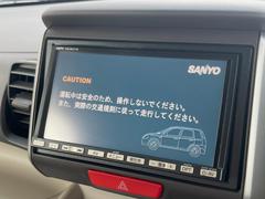 【純正ナビ】人気の純正ナビを装備しております。ナビの使いやすさはもちろん、オーディオ機能も充実！キャンプや旅行はもちろん、通勤や買い物など普段のドライブも楽しくなるはず♪ 3
