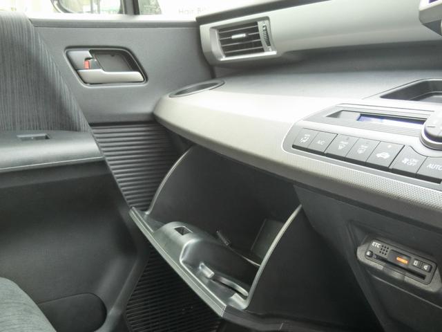 フリードハイブリッド ハイブリッド プレミアムエディション プレミア故障保証ゴールド1年付 両側パワースライドドア 純正ナビ フルセグ BT Bカメラ 純正FDモニター ハーフレザーシート 革巻ステアリング スマートキー2個 ETC HIDヘッドライト(29枚目)