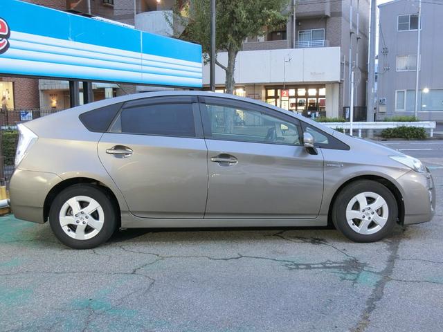 プリウス S LEDエディション LEDヘッドライト クルーズコントロール 踏み間違い抑制装置 ストラーダナビ ETC Bカメラ 純正15AW オートライト スマートキー2個(9枚目)