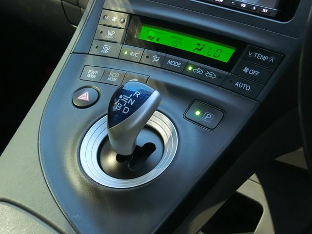 プリウス S LEDエディション LEDヘッドライト クルーズコントロール 踏み間違い抑制装置 ストラーダナビ ETC Bカメラ 純正15AW オートライト スマートキー2個(24枚目)