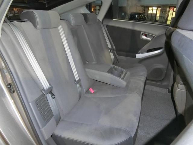 プリウス S LEDエディション LEDヘッドライト クルーズコントロール 踏み間違い抑制装置 ストラーダナビ ETC Bカメラ 純正15AW オートライト スマートキー2個(32枚目)