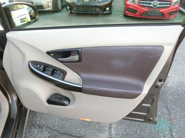 プリウス Ｓマイコーデ　プレミア故障保証ゴールドプラン１年　ストラーダナビ　ＢＴ　フルセグ　ＤＶＤ再生　Ｂカメラ　ＨＩＤ　オートライト　ＥＴＣ　社外ドライブレコーダー　合皮コンビシート　スマートキー２個　社外１５ＡＷ（18枚目）