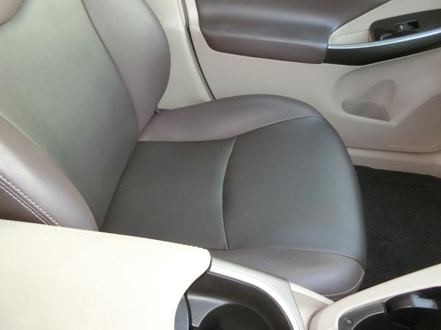 プリウス Ｓマイコーデ　プレミア故障保証ゴールドプラン１年　ストラーダナビ　ＢＴ　フルセグ　ＤＶＤ再生　Ｂカメラ　ＨＩＤ　オートライト　ＥＴＣ　社外ドライブレコーダー　合皮コンビシート　スマートキー２個　社外１５ＡＷ（39枚目）