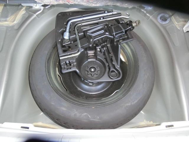 プリウス Ｓマイコーデ　プレミア故障保証ゴールドプラン１年　ストラーダナビ　ＢＴ　フルセグ　ＤＶＤ再生　Ｂカメラ　ＨＩＤ　オートライト　ＥＴＣ　社外ドライブレコーダー　合皮コンビシート　スマートキー２個　社外１５ＡＷ（49枚目）