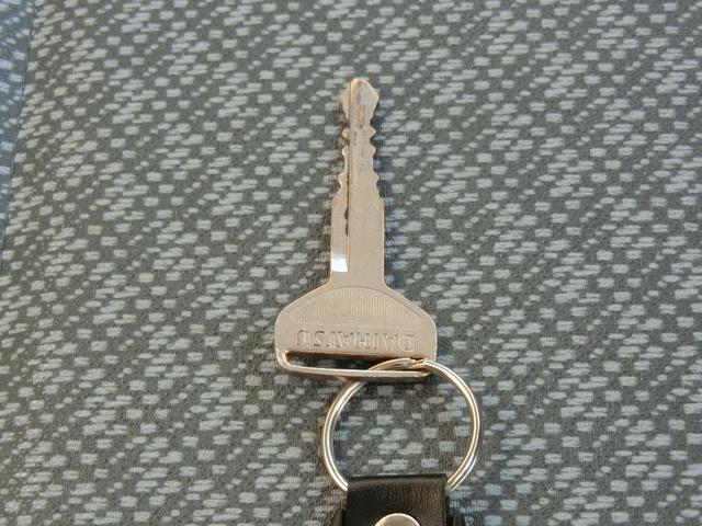 ハイゼットカーゴ スペシャル　プレミア故障保証ゴールドプラン１年　走行１７５０４Ｋｍ　ＷエアＢ　両側スライドドア　ノボル電機車載用拡声装置　ＳＤプレーヤー搭載アンプ　レベライザー付きヘッドライト　前席左右パワーウインドウ（36枚目）