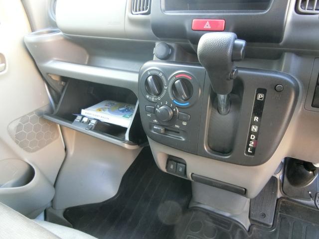 エブリイ ＰＡリミテッド　セーフティサポート装着車　プレミア保証ゴールド１年　デュアルカメラブレーキサポート　ＥＳＰ（車輌走行安定補助システム）パーキングセンサー　オーバーヘッドコンソール　前席左右ＰＷ　キーレス＋スペアキー（25枚目）