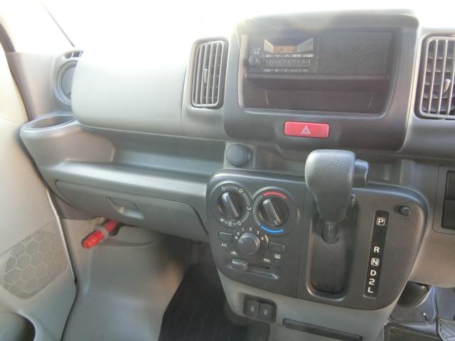 エブリイ ＰＡリミテッド　セーフティサポート装着車　プレミア保証ゴールド１年　デュアルカメラブレーキサポート　ＥＳＰ（車輌走行安定補助システム）パーキングセンサー　オーバーヘッドコンソール　前席左右ＰＷ　キーレス＋スペアキー（27枚目）