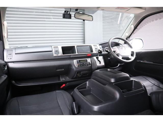 ハイエースバン ロングワイドスーパーGL 4型モデル・ミドルルーフワイド・8ナンバー2年車検・エセックスFリップ・フリップダウンモニタ・SDナビ・ETC・ドライブレコーダ・シートカバ・荷室床張り施工・ディーゼル・AC100V(17枚目)