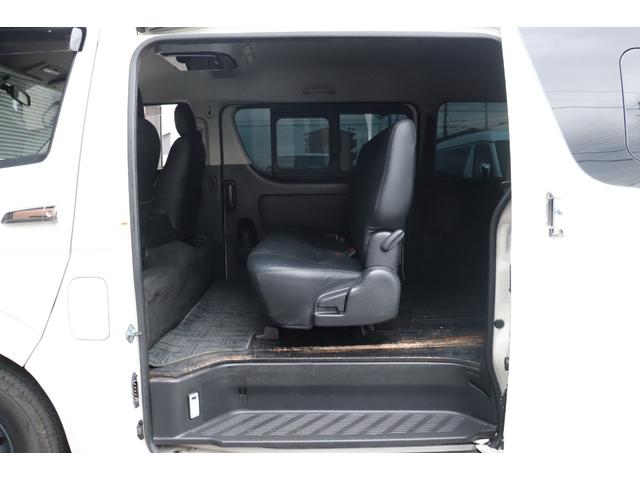 ハイエースバン ロングワイドスーパーGL 4型モデル・ミドルルーフワイド・8ナンバー2年車検・エセックスFリップ・フリップダウンモニタ・SDナビ・ETC・ドライブレコーダ・シートカバ・荷室床張り施工・ディーゼル・AC100V(40枚目)