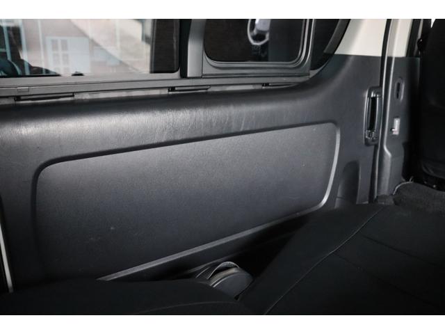 ハイエースバン ロングワイドスーパーGL 4型モデル・ミドルルーフワイド・8ナンバー2年車検・エセックスFリップ・フリップダウンモニタ・SDナビ・ETC・ドライブレコーダ・シートカバ・荷室床張り施工・ディーゼル・AC100V(45枚目)