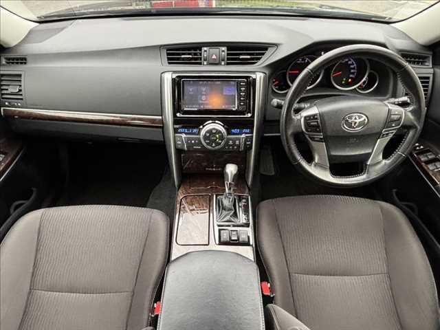 マークＸ ２５０Ｇ　Ｆｏｕｒ　純正ＳＤナビ　衝突軽減ブレーキ　バックカメラ　パワーシート　地デジＴＶ　Ｂｌｕｅｔｏｏｔｈ　禁煙車　ＨＩＤヘッドライト　スマートキー　クルーズコントロール　盗難防止装置　電動格納ミラー（3枚目）