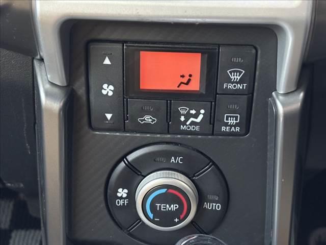 コペン セロ　禁煙車　純正ＳＤナビ　ＬＥＤヘッドライト　シートヒーター　フルセグＴＶ　ＥＴＣ　スマートキー　プッシュスタートＢｌｕｅｔｏｏｔｈ　ＭＴモード付シフト　１５インチアルミホイール（40枚目）