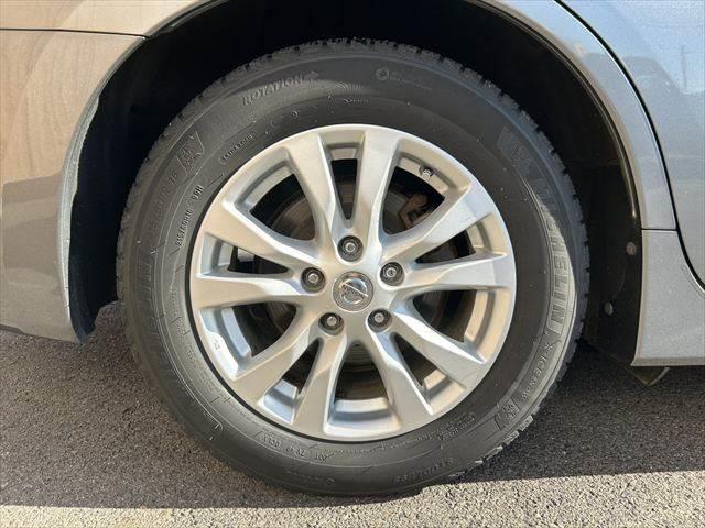 ティアナ ＸＬ　ＳＤナビ　フルセグＴＶ　Ｂｌｕｅｔｏｏｔｈ　バックカメラ　パワーシート　禁煙車　ＨＩＤヘッドライト　ＥＴＣ　スマートキー　オートエアコン　パワーウィンドウ　パワーステアリング（28枚目）