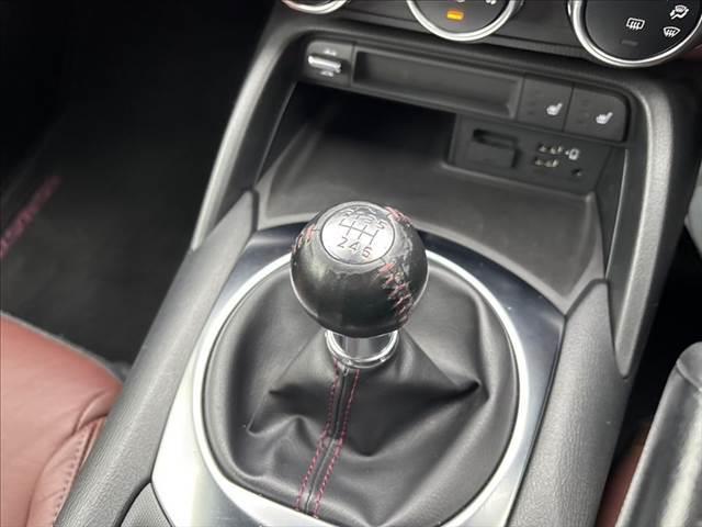 ロードスターＲＦ ＶＳ　禁煙車　６速ＭＴ　純正ナビ　本革シート　バックカメラ　フルセグＴＶ　Ｂｌｕｅｔｏｏｔｈ　ＬＥＤヘッドライト　ブラインドスポットモニター　シートヒーター　ＥＴＣ　フロントリップ　リアディフューザー（33枚目）