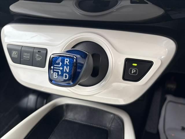TOYOTA PRIUS A TOURING SELECTION