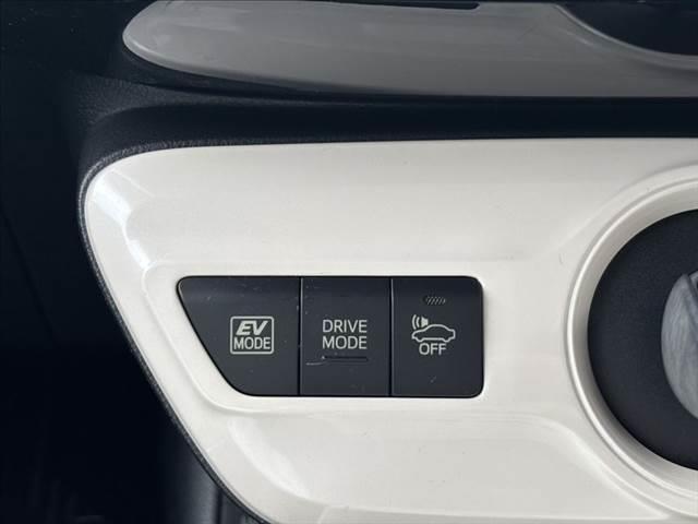 TOYOTA PRIUS A TOURING SELECTION