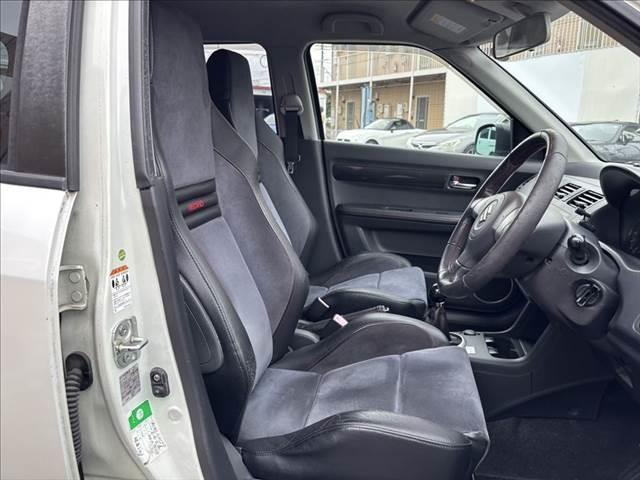 スイフト スポーツリミテッド 禁煙車 HDDナビ HIDヘッドライト スマートキー 純正16インチAW ETC パワーウィンドウ オートエアコン パワーステアリング 運転席エアバッグ 助手席エアバッグ 電動格納ミラー(6枚目)