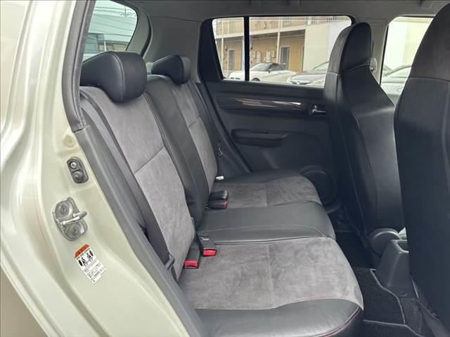 スイフト スポーツリミテッド 禁煙車 HDDナビ HIDヘッドライト スマートキー 純正16インチAW ETC パワーウィンドウ オートエアコン パワーステアリング 運転席エアバッグ 助手席エアバッグ 電動格納ミラー(7枚目)