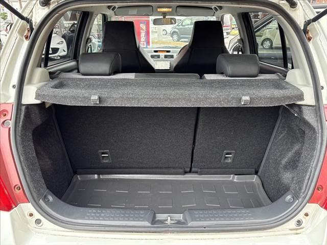 スイフト スポーツリミテッド 禁煙車 HDDナビ HIDヘッドライト スマートキー 純正16インチAW ETC パワーウィンドウ オートエアコン パワーステアリング 運転席エアバッグ 助手席エアバッグ 電動格納ミラー(8枚目)