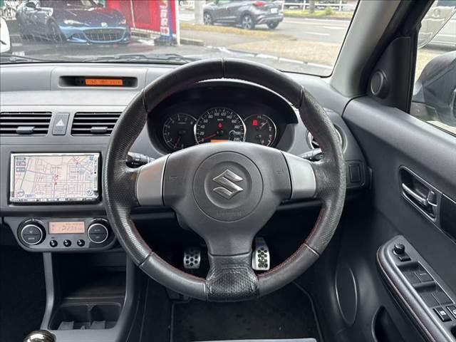 スイフト スポーツリミテッド 禁煙車 HDDナビ HIDヘッドライト スマートキー 純正16インチAW ETC パワーウィンドウ オートエアコン パワーステアリング 運転席エアバッグ 助手席エアバッグ 電動格納ミラー(9枚目)